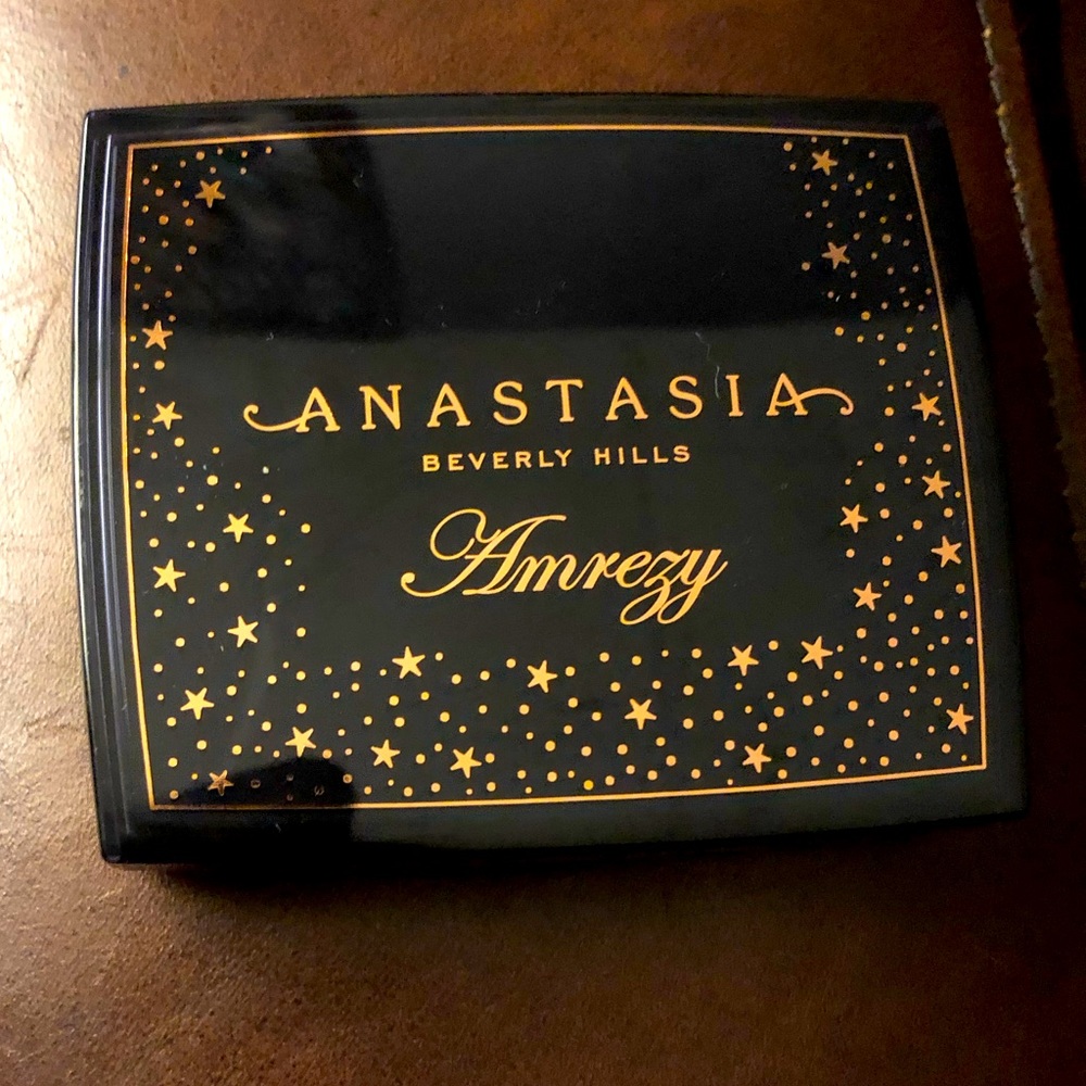 Anastasia Beverly Hills x Amrezy LE Highlighter